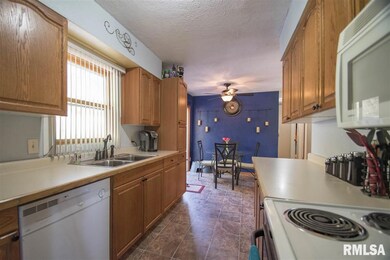 1518 Eastern Ave, Davenport, IA 52803 - photo 2