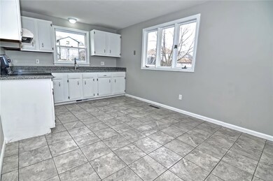 16 W Carpenter St, Pawtucket, RI 02860 - photo 5