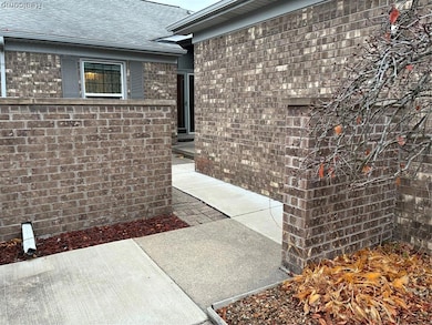 48421 Milonas Dr unit 223, Shelby Township, MI 48315 - photo 3