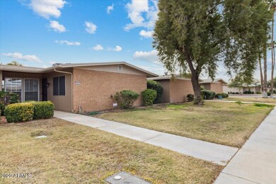 10027 W Ocotillo Dr, Sun City, AZ 85373 - photo 2