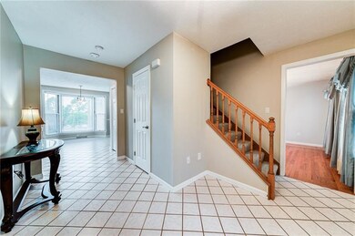 ENTRY W/CENTER HALL WAY