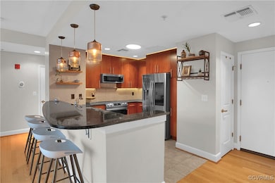 Open kitchen with breakfast bar, granite, stainles
