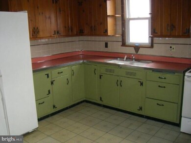 251 W Early Ave, Coaldale, PA 18218 - photo 4