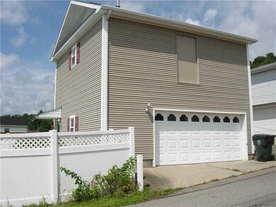 Parking Lot/Garage. DETACHED GARAGE (23X24)WITH 2N