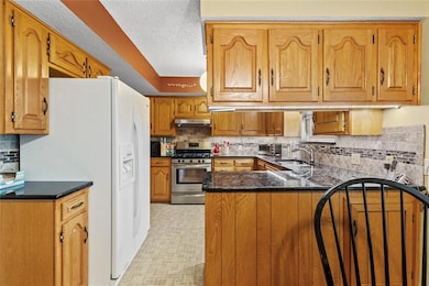 103 N Hickory St, Okeene, OK 73763 - photo 7