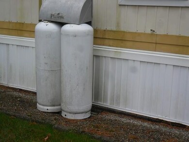 77 Center Ln, Quinebaug, CT 06262 - photo 7