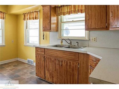 915 Andrus Ave, Lansing, MI 48917 - photo 7