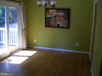 8517 Tysons Ct, Vienna, VA 22182 - photo 6