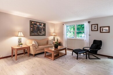 R_5173_Rasberry_Bush_Court__009