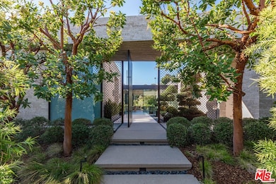 1335 Carla Ln, Beverly Hills, CA 90210 - photo 4