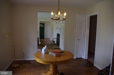 9001 Glenbrook Rd, Fairfax, VA 22031 - photo 7