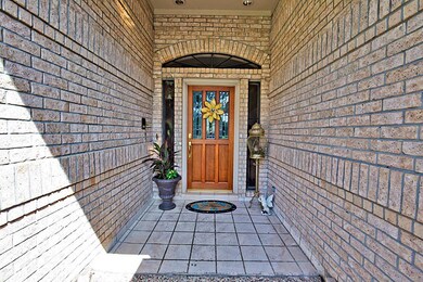 1104 Twin Oaks St, Friendswood, TX 77546 - photo 4
