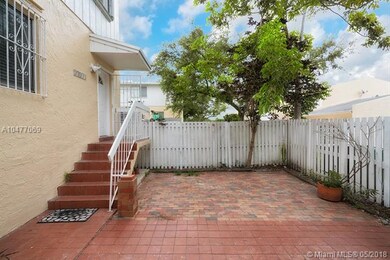 GATED FRONT PATIO