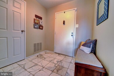 Treebrooke unit 408, Oakton, VA 22124 - photo 3