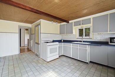 8 N Longyard Rd, Southwick, MA 01077 - photo 5