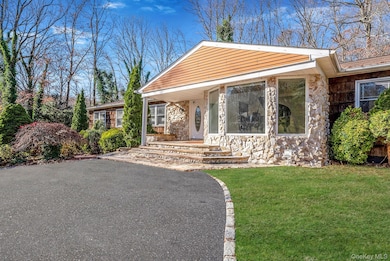 25 Farmington Ln, Melville, NY 11747 - photo 2