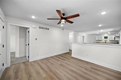 2110 E Walnut St, Des Moines, IA 50317 - photo 7