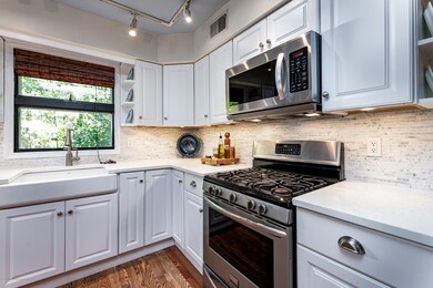 431 Frank Applegate Rd-22