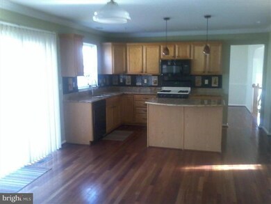 8406 Hillview Rd, Hyattsville, MD 20785 - photo 5