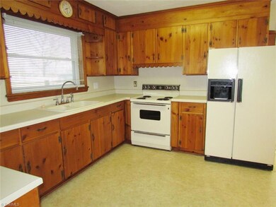 560 N Mccrary St, Asheboro, NC 27205 - photo 4