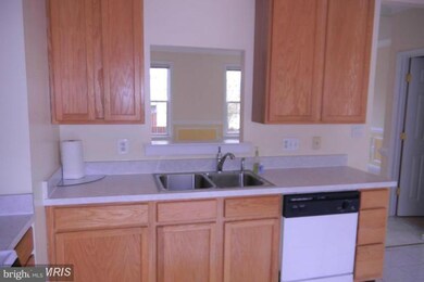 2444 Laura Mark Ln, Herndon, VA 20171 - photo 5