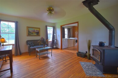 1810 N 233 Rd, Mounds, OK 74047 - photo 7