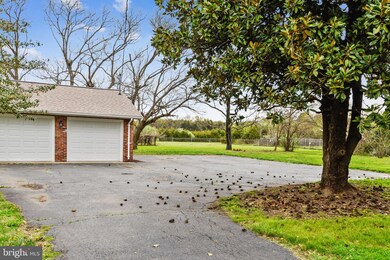 5006 Pleasant Valley Rd, Chantilly, VA 20151 - photo 3