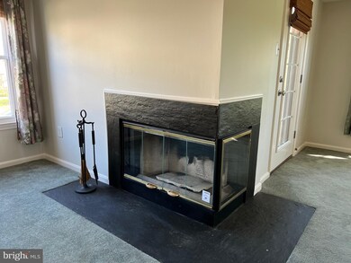 5632 Ringwood Dr unit 705, Halethorpe, MD 21227 - photo 2