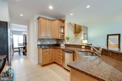 8189 Laurel Crossing Ln, Lorton, VA 22079 - photo 4