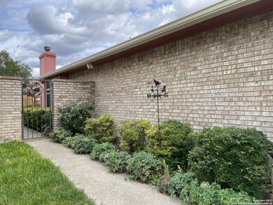 614 Courtney St, Fredericksburg, TX 78624 - photo 3