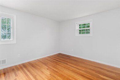 17 Bowman Dr, Warwick, RI 02889 - photo 4