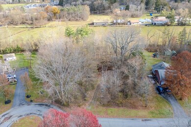 1128 Mohegan Rd, Niskayuna, NY 12309 - photo 2