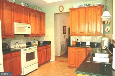 17405 Four Seasons Dr, Dumfries, VA 22025 - photo 2