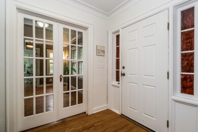 004-Foyer-3347072-medium