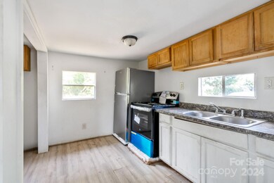 407 Elizabeth Ln, Gastonia, NC 28052 - photo 2