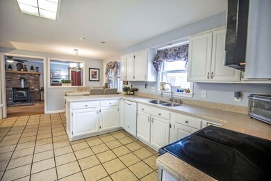 52 Hardy Rd, Londonderry, NH 03053 - photo 5