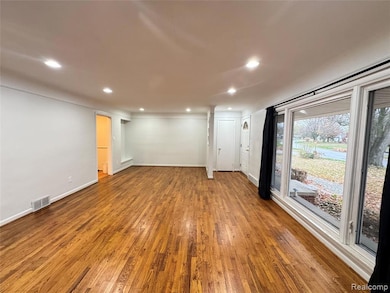 27911 Bayberry Rd, Farmington Hills, MI 48331 - photo 5