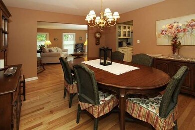 1536 Clyde Dr, Naperville, IL 60565 - photo 4