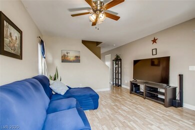 Laminate floors. Ceiling fan included.
