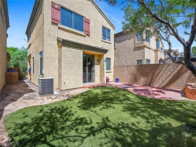 Cozy Backyard w/ Synthetic Grass