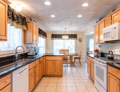 49 Sawgrass Cir, Londonderry, NH 03053 - photo 3