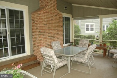 12703 Turberville Ct, Herndon, VA 20171 - photo 7