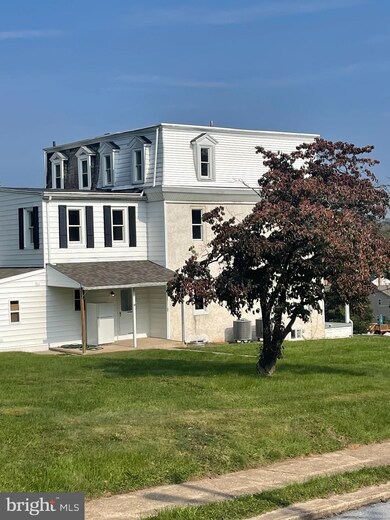 230 S And k St, Spring City, PA 19475 - photo 2