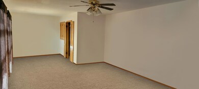 516 Folger living room1