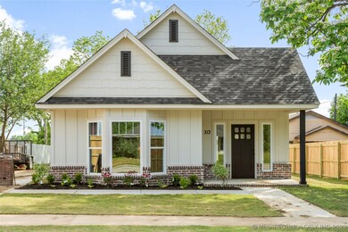 313 W 6th St, Claremore, OK 74017 - photo 3