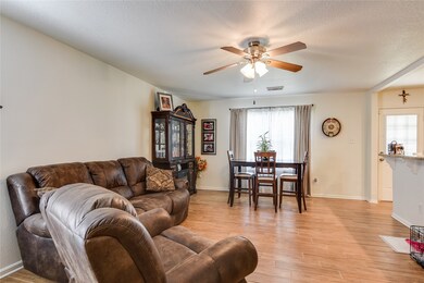 518 E House St, Alvin, TX 77511 - photo 6