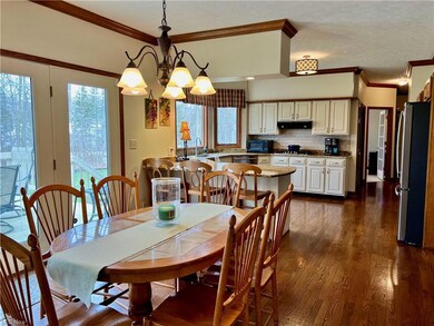 Eat-in Kitchen