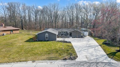 2747 E Amblewood Cir, Lima, OH 45806 - photo 2