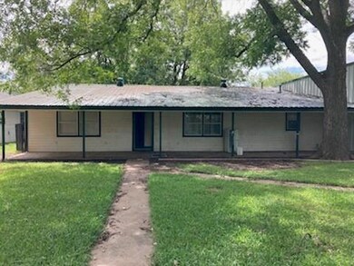 512 W Lone Star Ave, Cleburne, TX 76033 - photo 7