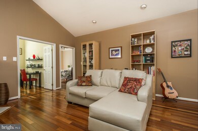 5006 Hollington Dr unit 302, Owings Mills, MD 21117 - photo 5